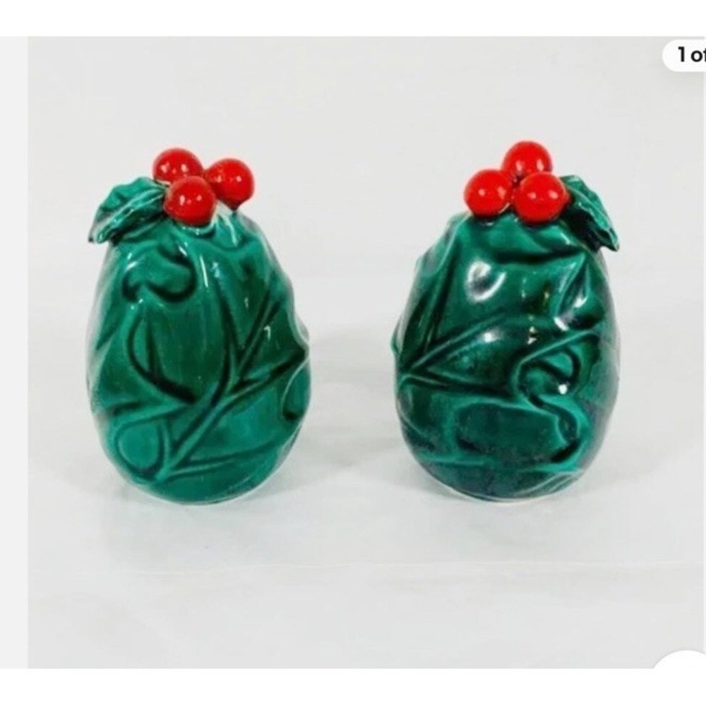 VINTAGE LEFTON HOLLY LEAVES & BERRIES SALT & PEPPER SHAKERS SET Holiday . Japan.
